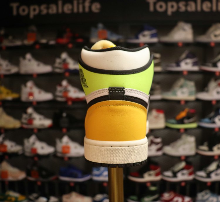 Air 1 Retro High OG Volt Gold Sneakers