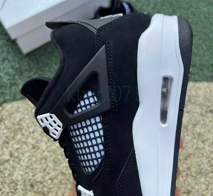 Nike Air Jordan 4 Retro White Thunder