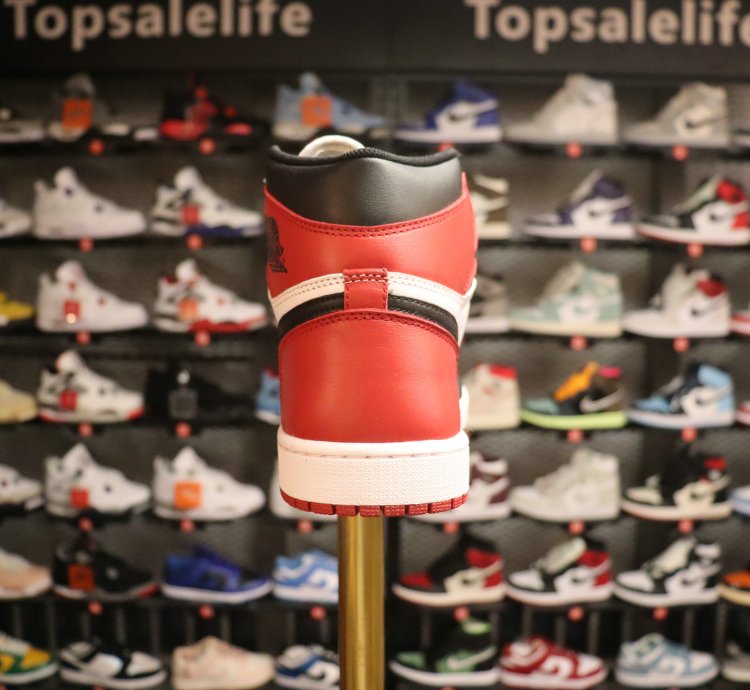 Jordan Retro High Satin Black Toe