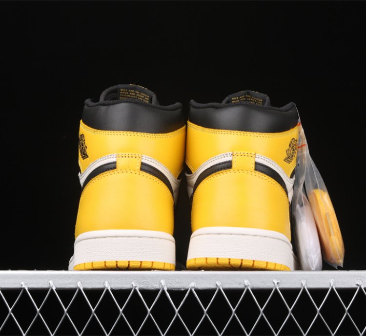 Air Jordan Retro High OG Yellow Toe