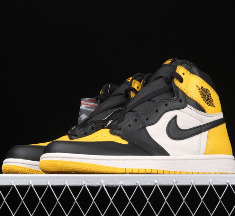 Air Jordan Retro High OG Yellow Toe