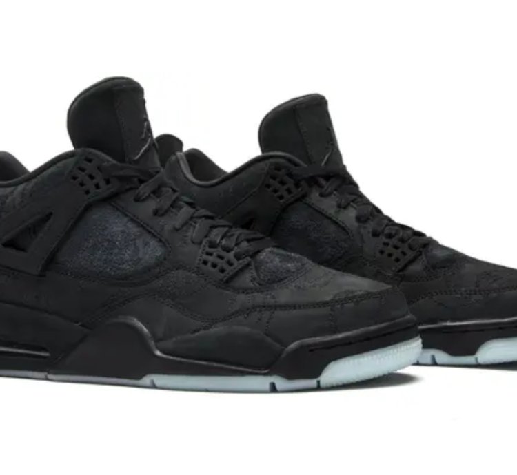 Air Jordan 4 Retro Kaws Black