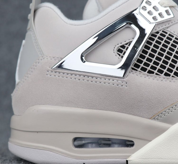 Air Jordan 4 Retro Frozen Moments