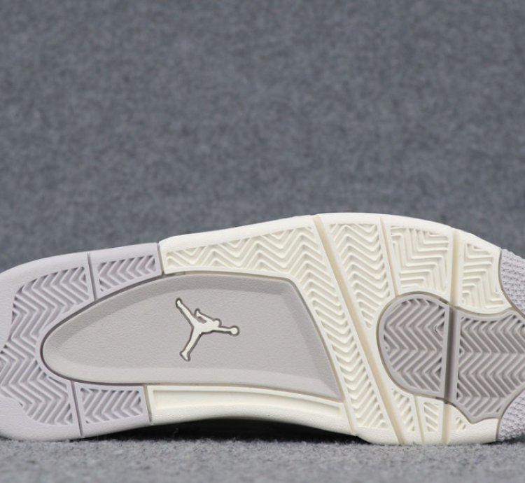 Air Jordan 4 Retro Frozen Moments
