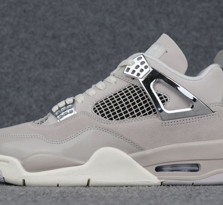 Air Jordan 4 Retro Frozen Moments