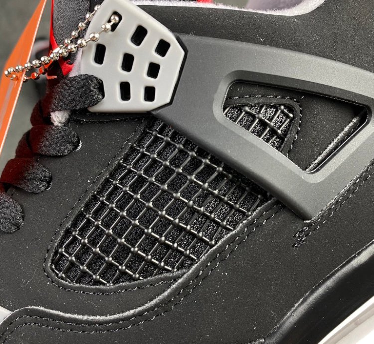 Jordan 4 Retro Bred (2019) 308497-060
