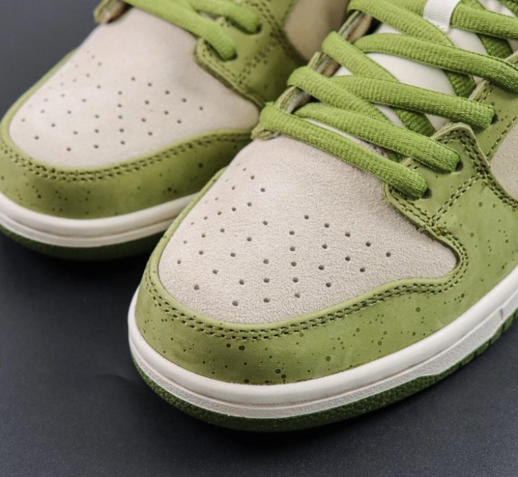 Nike SB Dunk Low Yuto Horigome Matcha HF8022-300