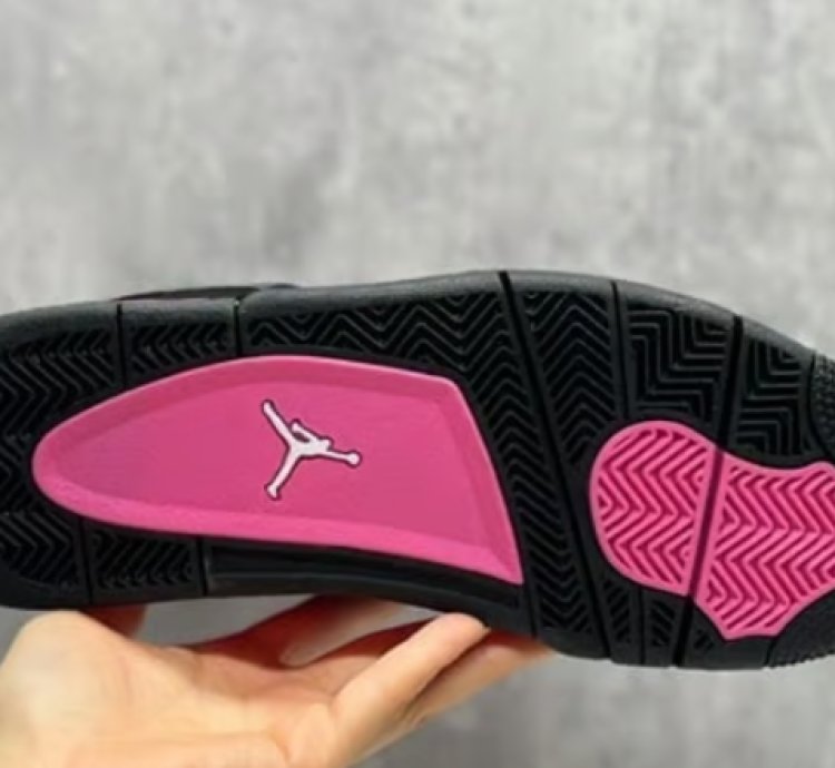 Air Jordan 4 Pink Thunder