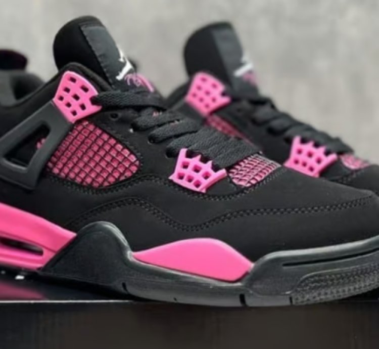 Air Jordan 4 Pink Thunder
