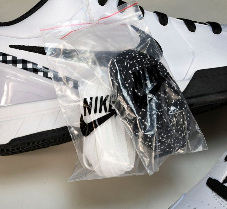 Kobe 4 Protro Mambacita Gigi