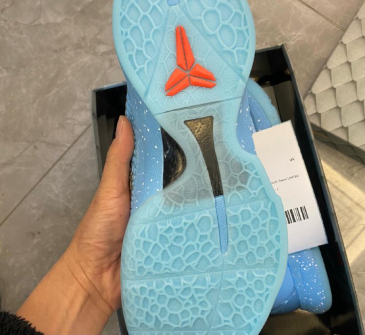 Nike Kobe 6 Protro Blue Ice Grinch