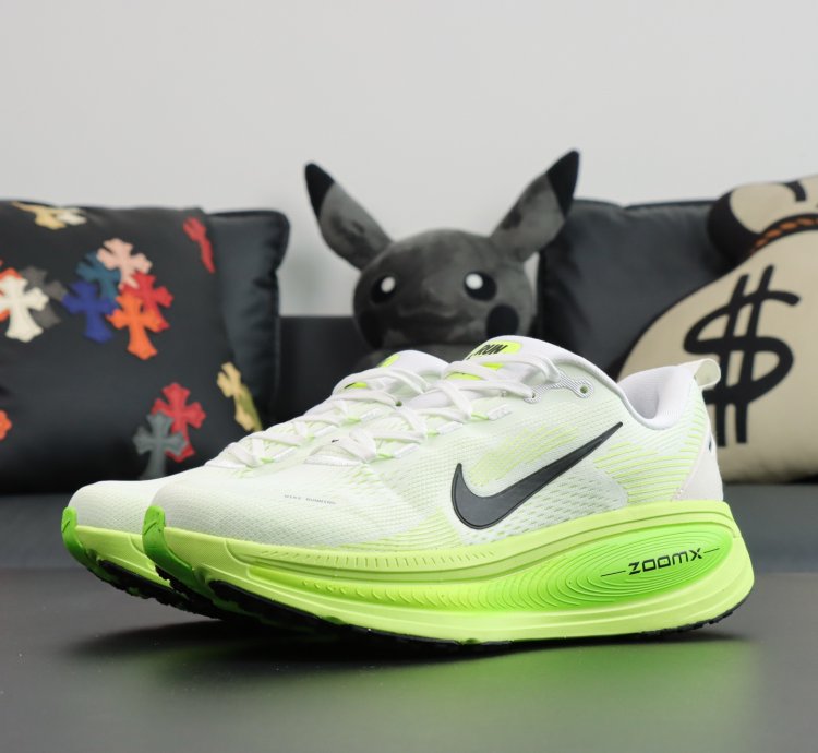 NIKE AIR ZOOM VOMERO 18 HM6803-102
