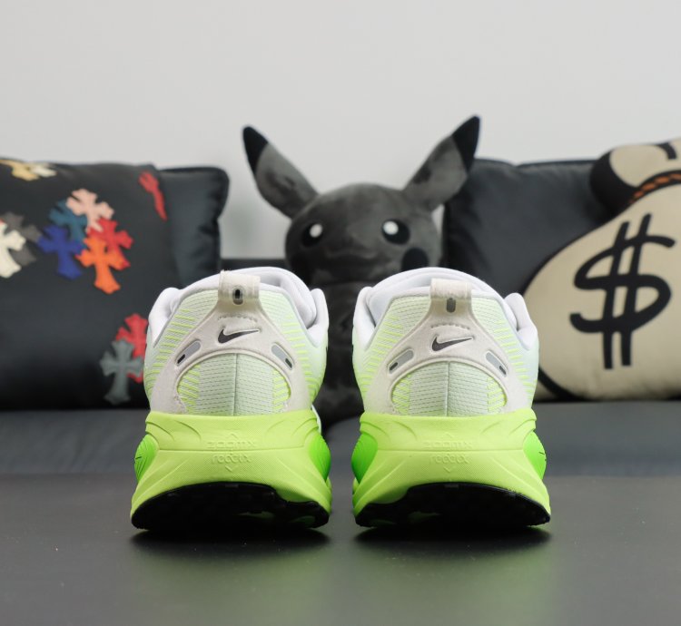 NIKE AIR ZOOM VOMERO 18 HM6803-102