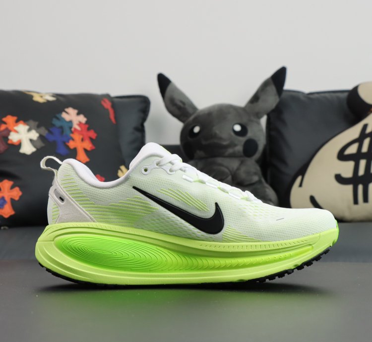 NIKE AIR ZOOM VOMERO 18 HM6803-102