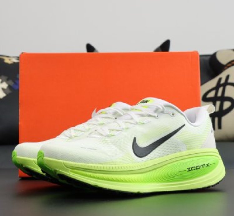 NIKE AIR ZOOM VOMERO 18 HM6803-102