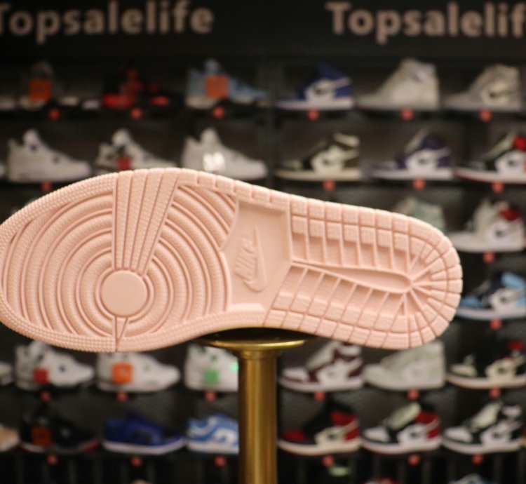 Air Jordan 1 Retro High OG SE 'Bubble Gum'