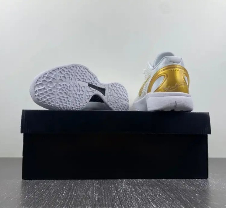 Kobe 6 Protro “BHM” White/Metallic Gold