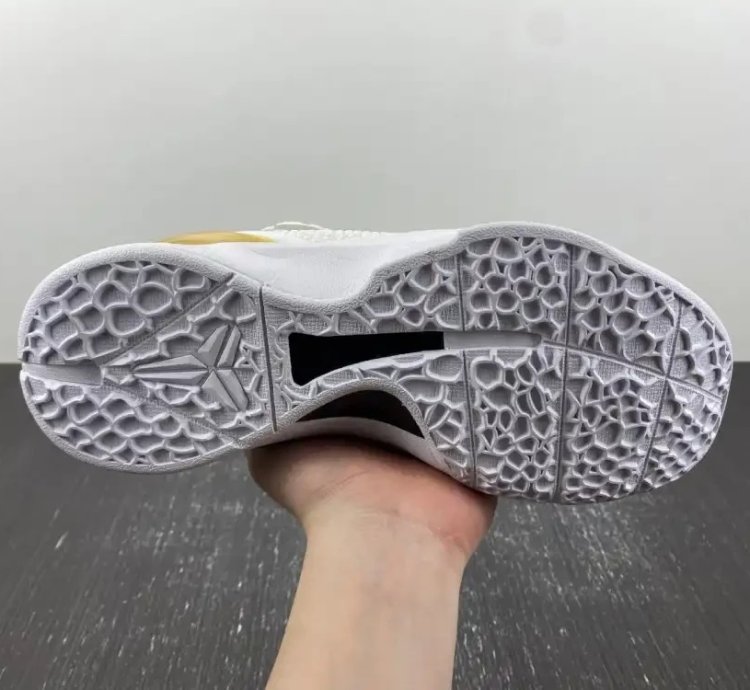 Kobe 6 Protro “BHM” White/Metallic Gold