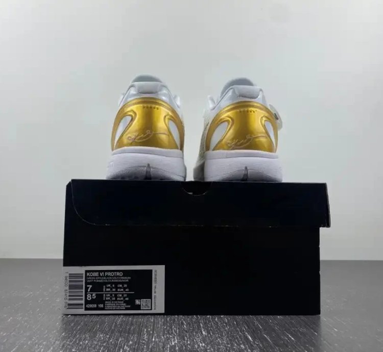 Kobe 6 Protro “BHM” White/Metallic Gold