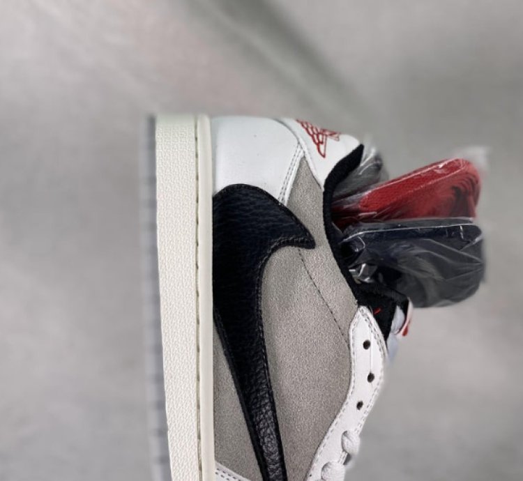 Travis Scott x Fragment x Air Jordan 1 Low