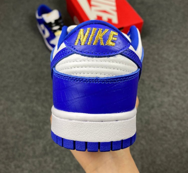Nike Air SB Dunk Low Supreme Stars Hyper Royal