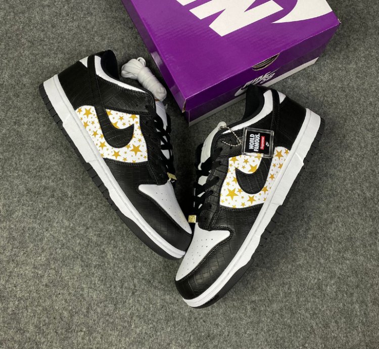 Nike SB Dunk Low Supreme Stars Black