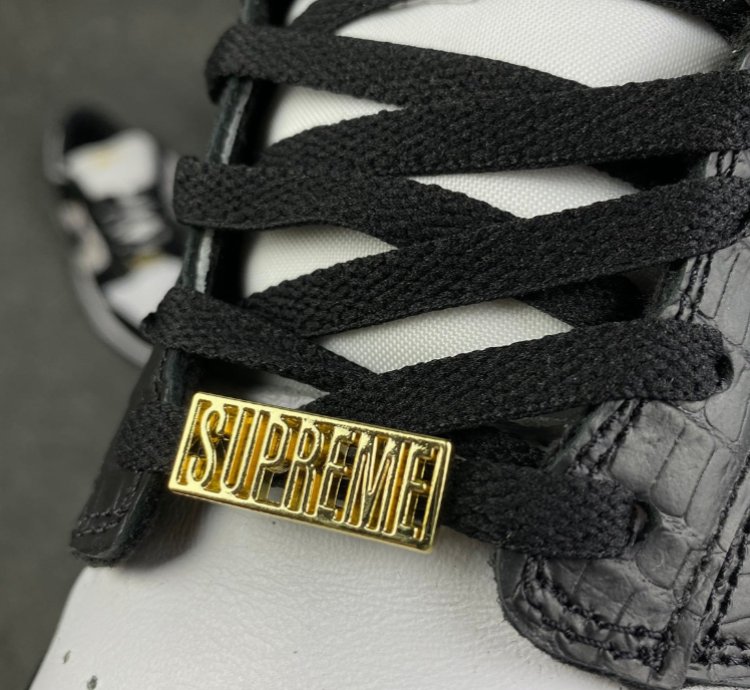 Nike SB Dunk Low Supreme Stars Black