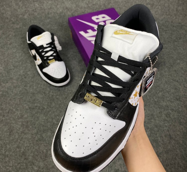 Nike SB Dunk Low Supreme Stars Black