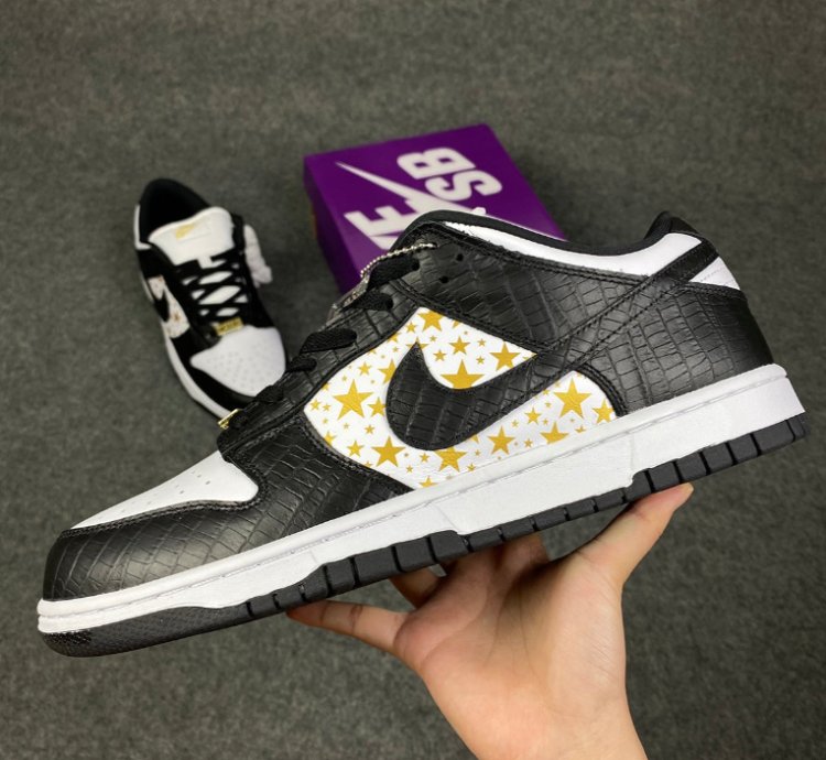Nike SB Dunk Low Supreme Stars Black