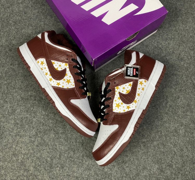 Nike SB Dunk Low Supreme Stars Barkroot Brown