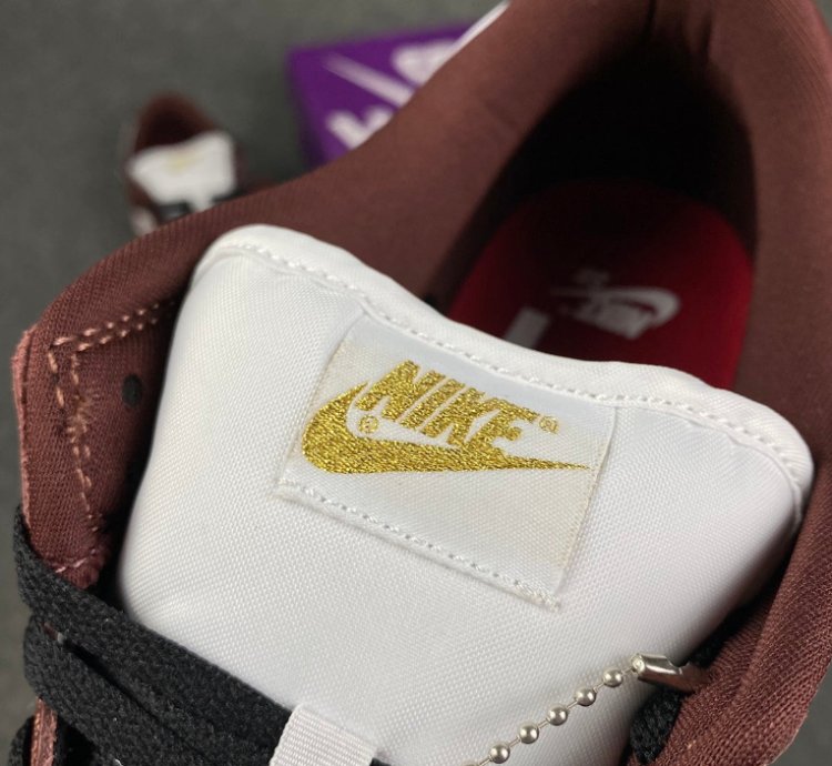 Nike SB Dunk Low Supreme Stars Barkroot Brown