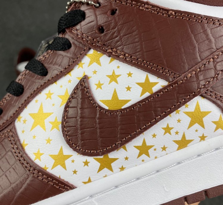 Nike SB Dunk Low Supreme Stars Barkroot Brown