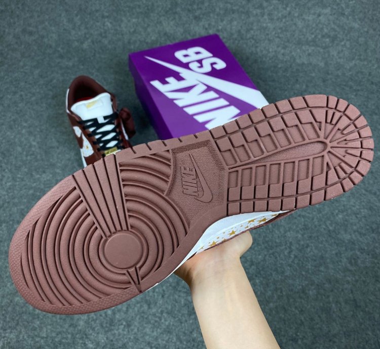 Nike SB Dunk Low Supreme Stars Barkroot Brown