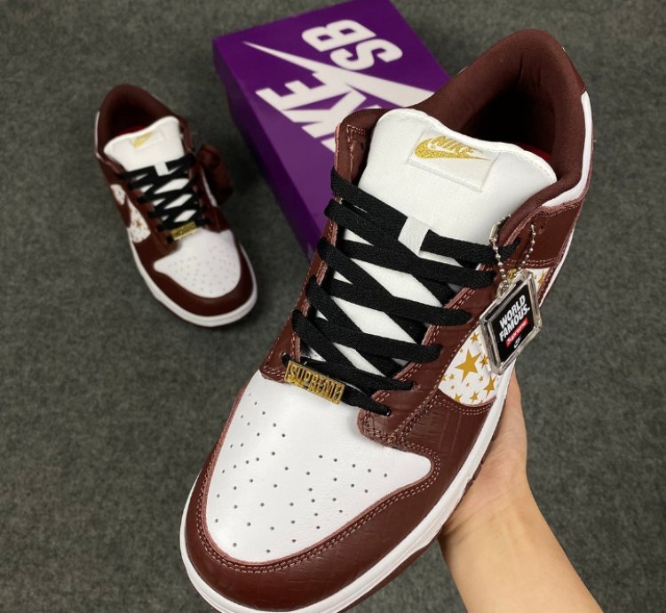 Nike SB Dunk Low Supreme Stars Barkroot Brown