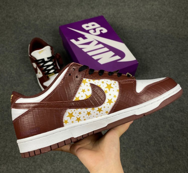 Nike SB Dunk Low Supreme Stars Barkroot Brown
