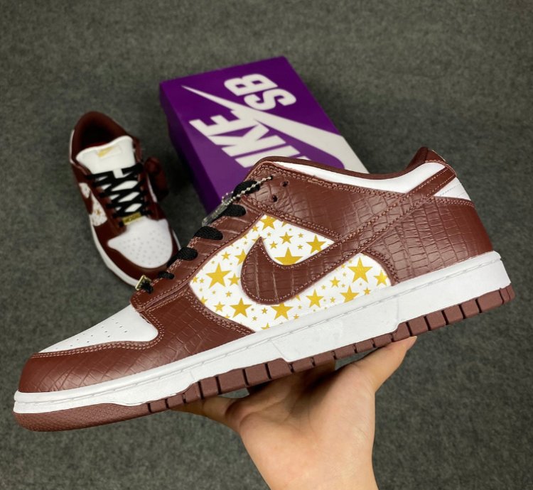 Nike SB Dunk Low Supreme Stars Barkroot Brown