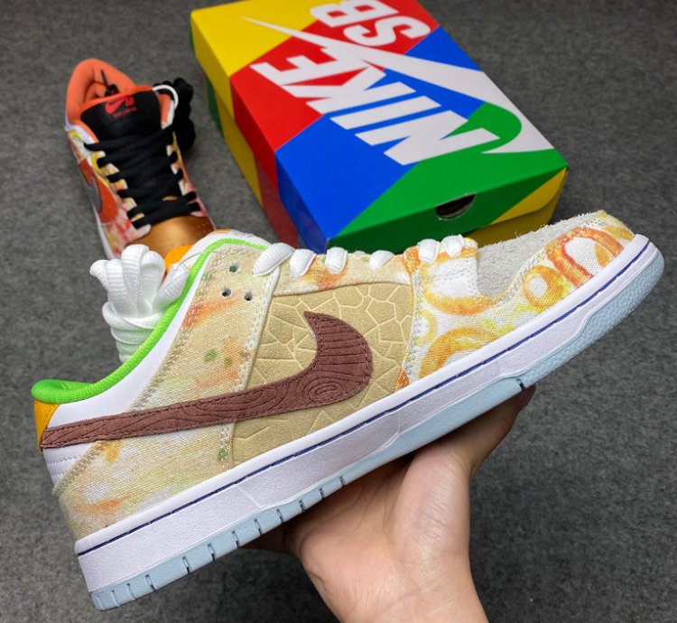 Nike SB Dunk Low Street Hawker