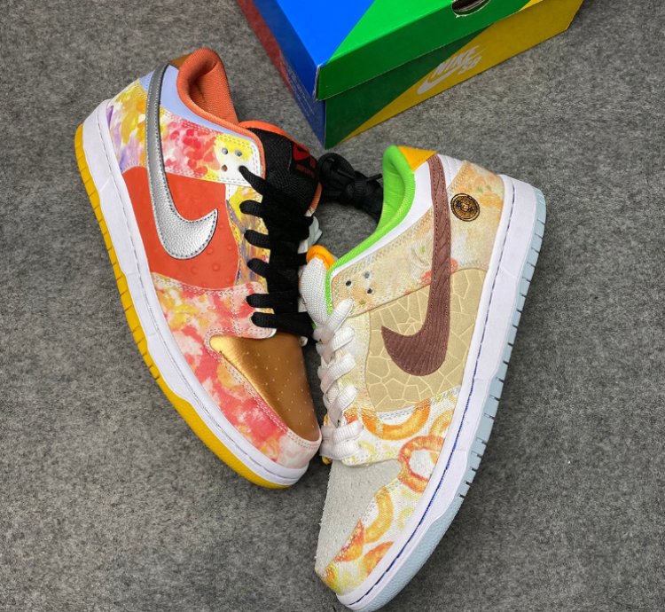 Nike SB Dunk Low Street Hawker