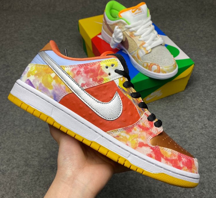 Nike SB Dunk Low Street Hawker
