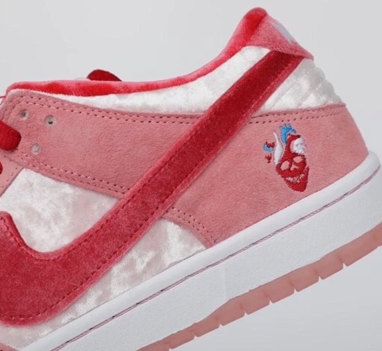 Nike SB Dunk Low Strange Love Skateboards