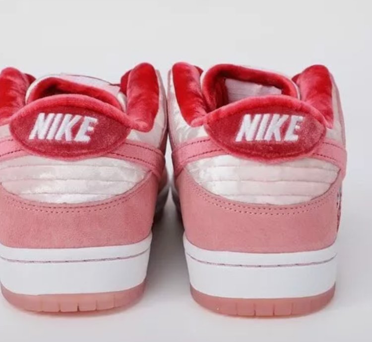 Nike SB Dunk Low Strange Love Skateboards