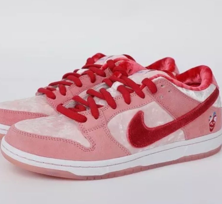Nike SB Dunk Low Strange Love Skateboards