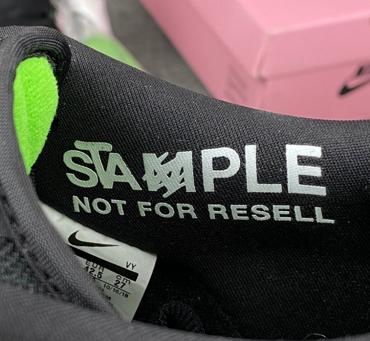 Nike SB Dunk Low Staple Panda Pigeon