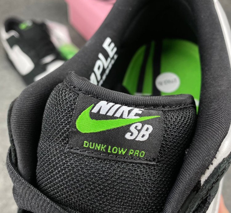 Nike SB Dunk Low Staple Panda Pigeon