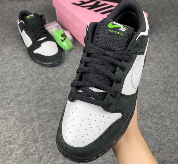 Nike SB Dunk Low Staple Panda Pigeon