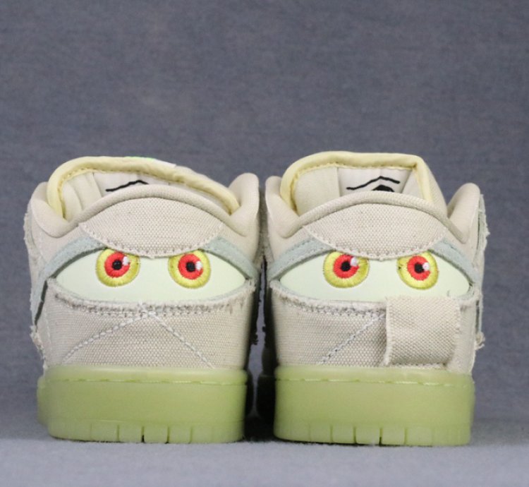 Nike SB Dunk Low Mummy