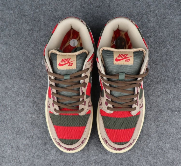 Nike SB Dunk Low Freddy Krueger