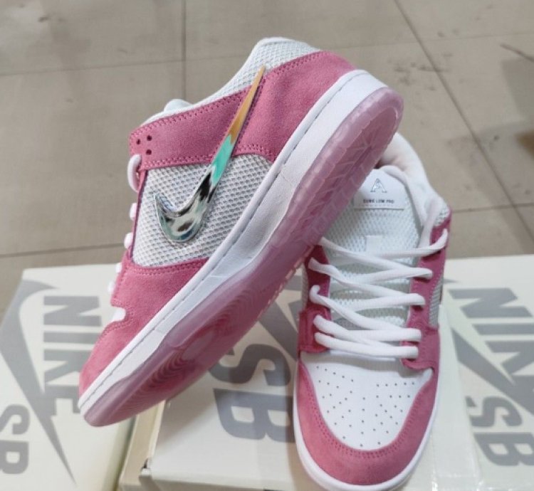 Nike SB Dunk Low April Skateboards Pink
