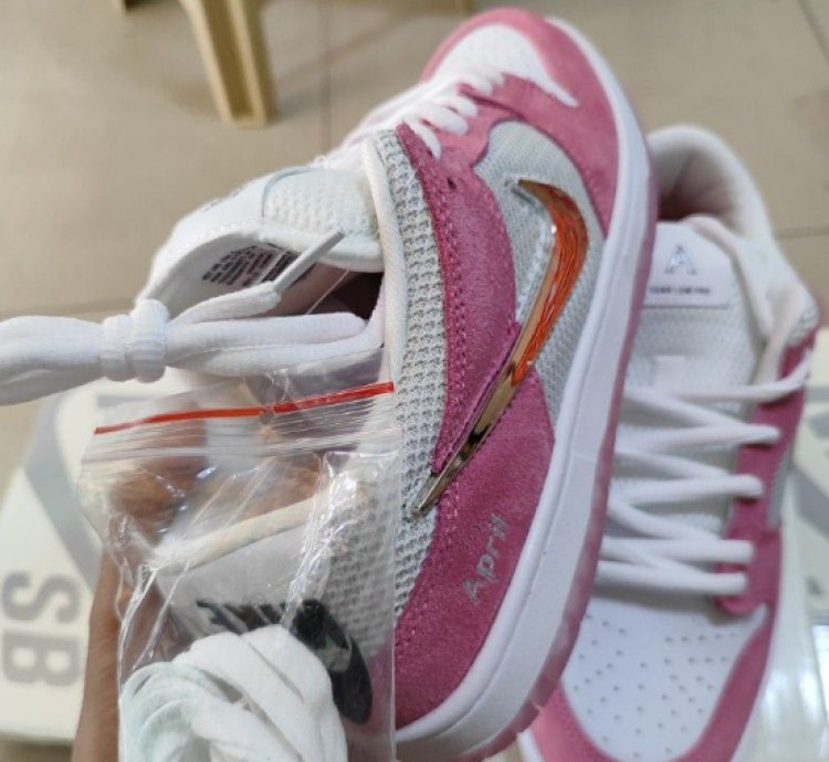 Nike SB Dunk Low April Skateboards Pink