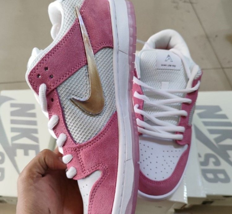 Nike SB Dunk Low April Skateboards Pink